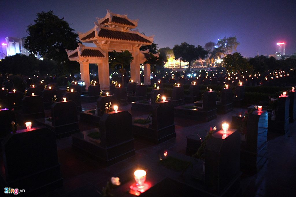 Nghĩa trang Hàng Dương về đêm - Ảnh: Zing.vn