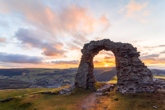 Những ngọn đồi, thung lũng và di tích lịch sử khiến cho Wales thu hút nhiều khách du lịch ưa khám phá. (Ảnh: Getty)