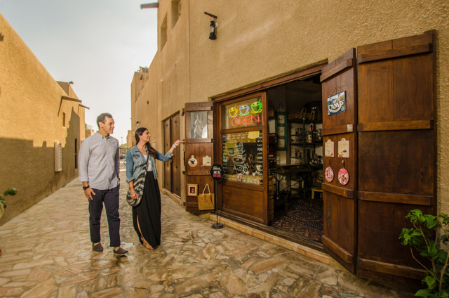 Quán cà phê mang phong cách vintage nằm trong lòng pháo đài Al Fahidi Fort