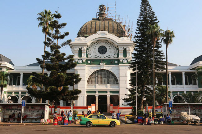 Nhà ga tàu hỏa Maputo, Mozambique, đã trở thành địa điểm du lịch hấp dẫn từ khi nó được xây dựng từ những năm 1870.