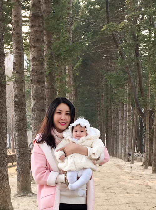 Từng nhiều lần sang Hàn Quốc nhưng hầu như lần nào, hoa hậu Hà Kiều Anh cũng đưa các con đến chụp ảnh dưới hàng cây thẳng tắp mang thương hiệu đảo Nami.