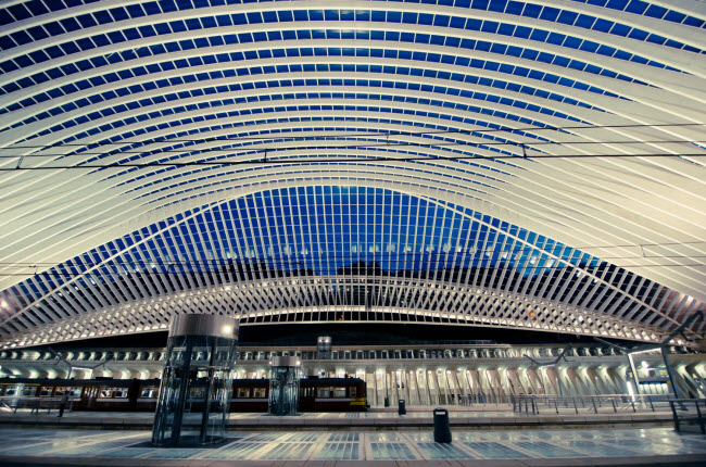 Nhà ga Liége-Guillemins với phong cách hiện đại ở Guillemins, Bỉ, được thiết kế bởi kiến trúc sư Santiago Calatrava.