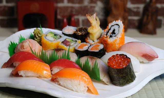 Sushi là món ăn mang linh hồn ẩm thực Nhật Bản. Ảnh: Groupon 