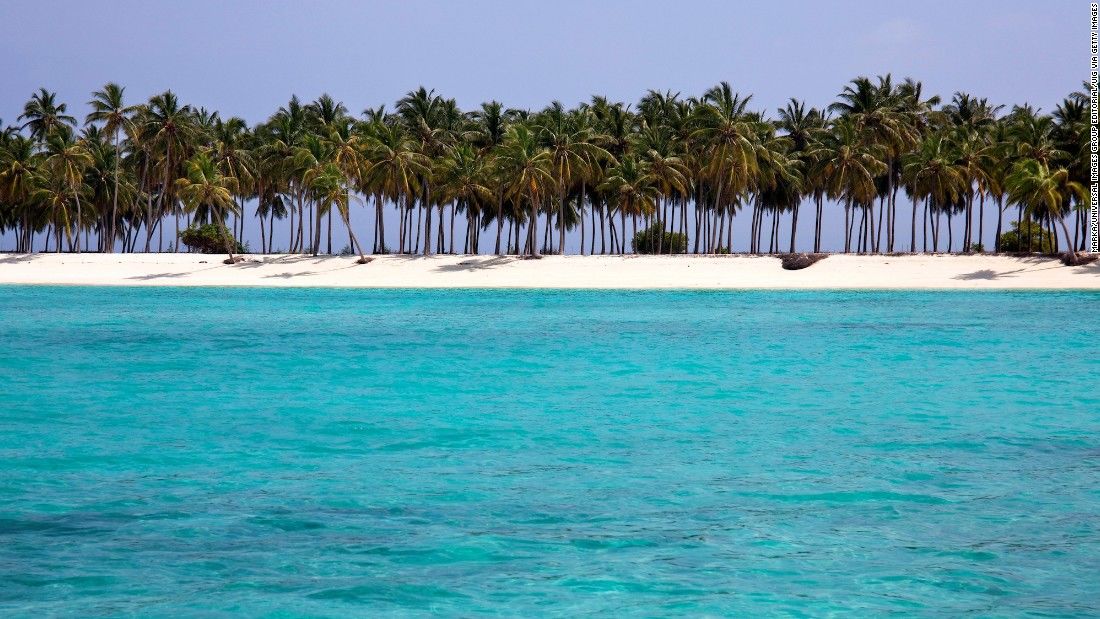 Agatti (quần đảo Lakshadweep): Nằm cách bờ biển Kochi 460 km, đảo Agatti với những dải cát trắng mịn, những rặng san hô tuyệt đẹp và làn nước xanh biếc được mệnh danh là thiên đường biệt lập khỏi cuộc sống thành thị. Tuy nhiên, du khách cần được cấp phép đặc biệt mới có thể đặt chân lên đảo.