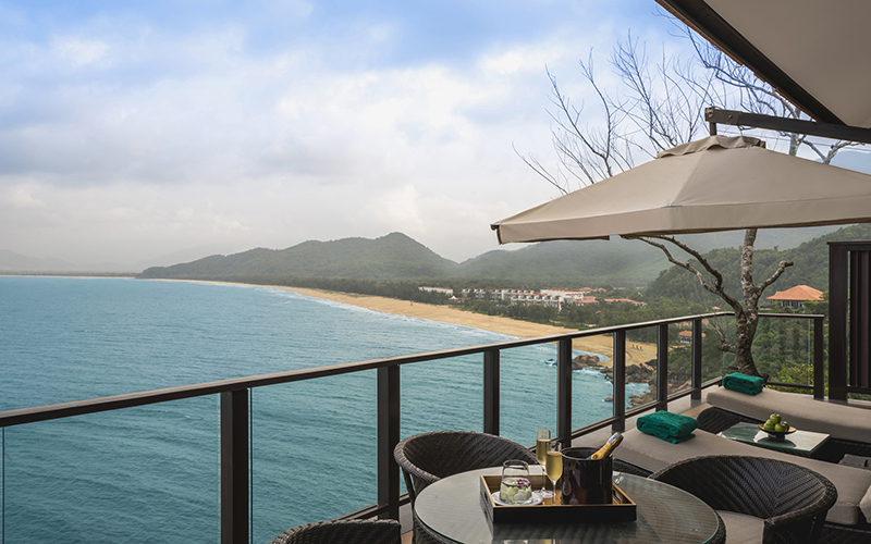 three-bedroom-seaview-hill-pool-villa-balcony5