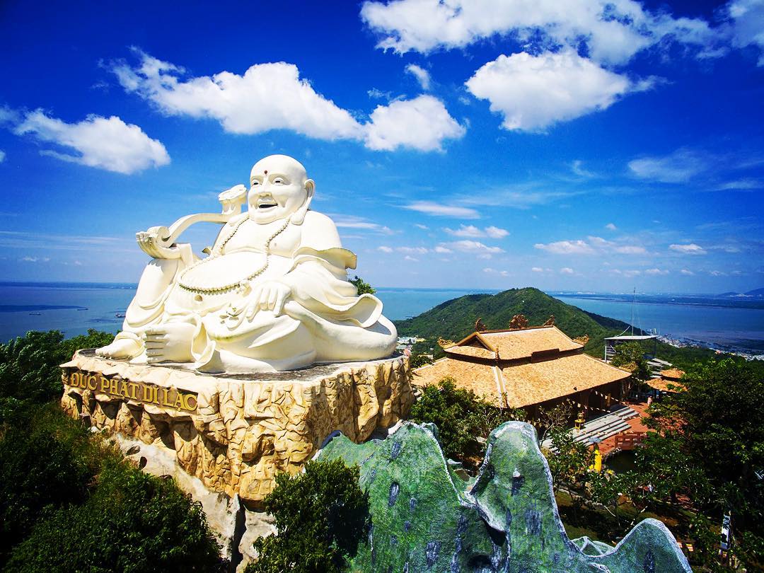 Hồ Mây Park on Instagram_Tượng Phật Di Lặc cao 30m, là một trong hai pho tượng Di Lặc lớn nhất Việt Nam 