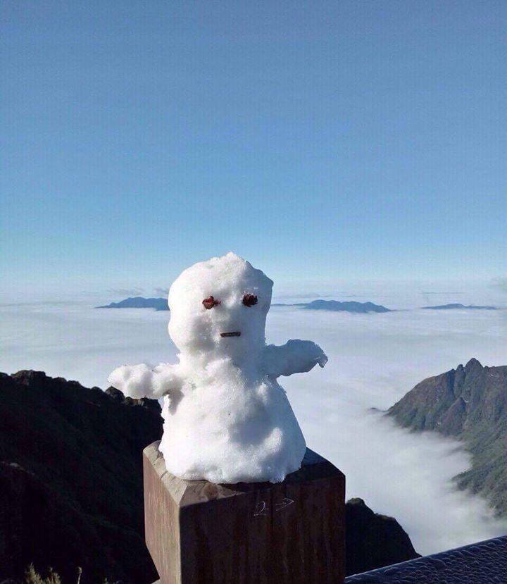 Tuy nhiên khác với hiện tượng tuyết rơi thì hiện tượng băng tuyết xuất hiện trên đỉnh Phan Xi Păng với độ cao trên 3.000 mét. Nguồn: Nguyễn Viết Mai (Siêu Nhân Mai) 