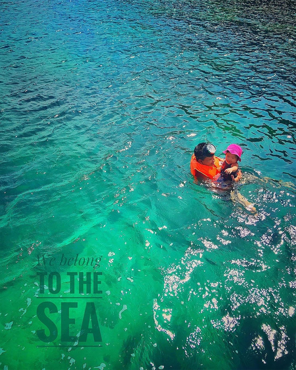 Thỏa thích hòa mình trong dòng nước xanh mát lạnh. Ảnh: Instagram photo by Linh Phan ♎️ 