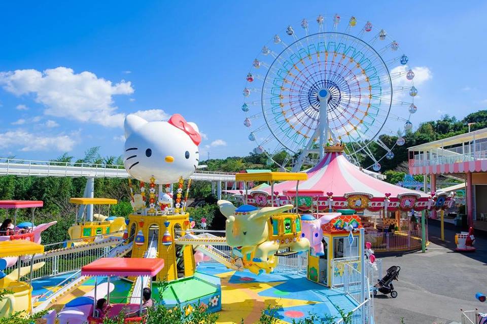 Hello Kitty là nhân vật chính tại hai công viên chủ đề của Sanrio Nhật Bản là Harmonyland và bên trong Sanrio Puroland. 