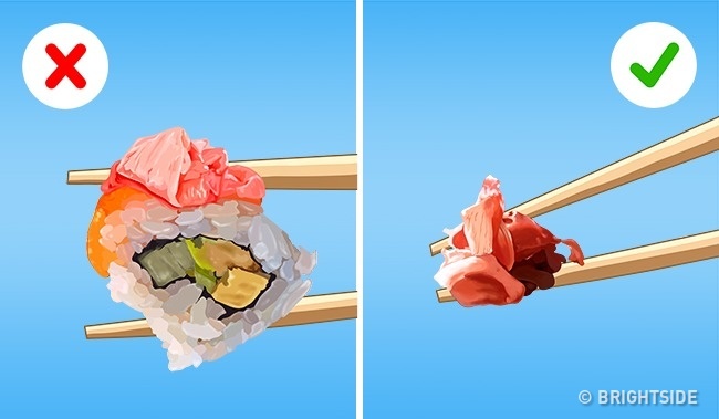 Ăn gừng muối Nhiều người có thói quen kẹp gừng lên miếng sushi rồi ăn cả hai cùng lúc. Nhưng thực tế, công dụng chính của miếng gừng là gia vị ăn riêng sau khi đã ăn sushi để "tráng" lại miệng, lấy lại vị giác. Nếu ăn kèm hương vị mạnh của gừng sẽ khiến ảnh hưởng đến vị của sushi.