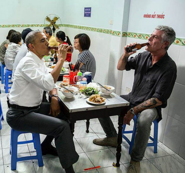 Cách đây hơn một năm, quán bún chả Hương Liên trên phố Lê Văn Hưu (Hà Nội) là một trong những cái tên hot nhất ở Hà Nội sau khi được cựu Tổng thống Obama bất ngờ ghé thăm và dùng bữa trong không gian bình dân. Ông Obama cùng đầu bếp nổi tiếng Anthony Bourdain ghé ăn và ghi hình cho chương trình Parts Unknown chiếu trên CNN. Sau đó, quán gắn liền với tên gọi "bún chả Obama" và suất ăn hôm đó của vị cựu tổng thống cũng được gọi là "combo Obama" với một suất gồm bún chả, nem hải sản và bia, giá 85.000 đồng. Dù có nhiều ý kiến khen chê nhưng tới nay, quán bún chả vẫn rất đông khách, với cả người trong nước lẫn khách nước ngoài.