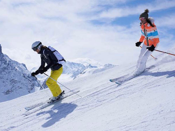 Đi trượt tuyết cùng vận động viên Olympic Chỉ cần bỏ ra 2.000 USD, bạn sẽ được đích thân Florence Masnada dạy trượt tuyết, đây là chàng trai vàng của nước Pháp từng nhiều lần nhận HCV Olympic thế giới. Dịch vụ này chỉ có tại khách sạn 5 sao trên dãy Alps, L’Apogee Courchevel.