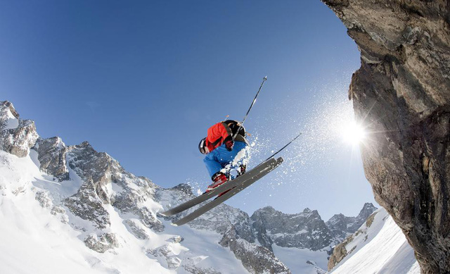 free-skier-la-grave-france-adapt-945-1-1511152875778