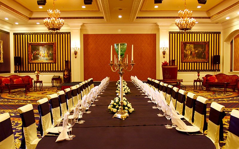 Phòng ăn phong cách Hoàng gia