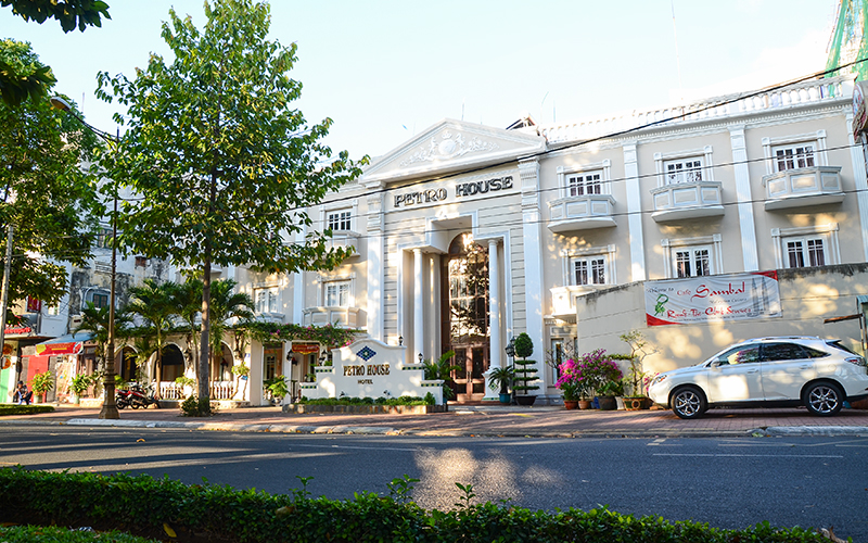 Khách sạn Petro House 