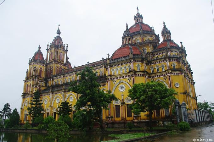 Trải qua bao nhiêu thăng trầm lịch sử và sự tàn phá của chiến tranh, nhà thờ Phú An đã được hạ giải để xây dựng lại vào năm 2007.
