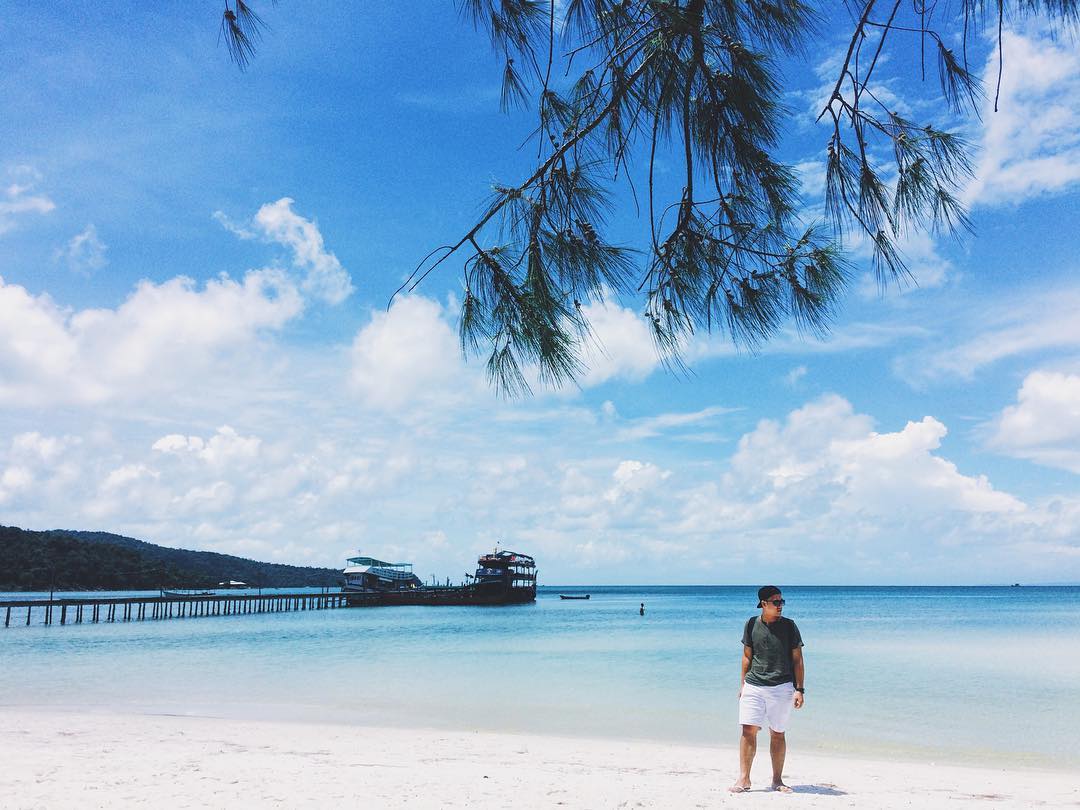 Koh Rong Samloem là sự hòa quyện của biển xanh, cát trắng, nắng vàng. 