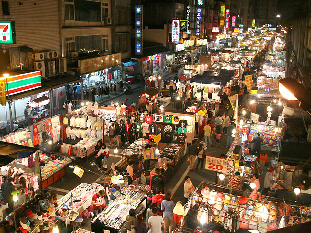Náo nhiệt, đông đúc là đăc trưng cho nhịp sống không ngủ ở chợ đêm Đài Loan.