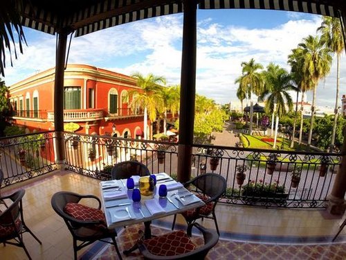 Du khách nếu muốn thư giãn tại bãi biển hay khám phá những di tích của nền văn minh thời kỳ tiền Colombia thì Mexico là một lựa chọn đúng đắn. Du khách có thể thưởng thức các tác phẩm nghệ thuật ở thành phố Mexico hoặc chọn một khu resort nghỉ ngơi thư giãn tại thành phố biển Mazatlan. Ảnh: Mazatlan Tourism Board.
