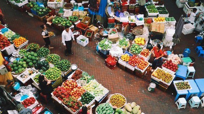 Chợ địa phương, nơi du khách có thể mua thực phẩm tươi ngon với giá phải chăng