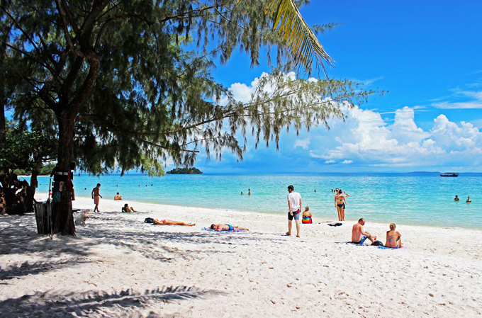 Koh Rong Samloem là sự hòa quyện của biển xanh, cát trắng, nắng vàng.