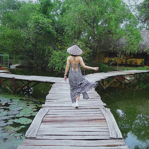 Những cây cầu nổi bằng gỗ độc đáo (Ảnh: Instagram Ms.gogogo)  