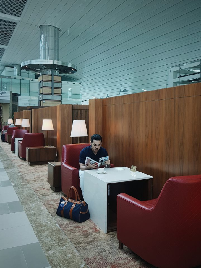 Một chút trải nghiệm Dubai hào nhoáng ngay tại phòng đợi cho khách Emirates trong sân bay.