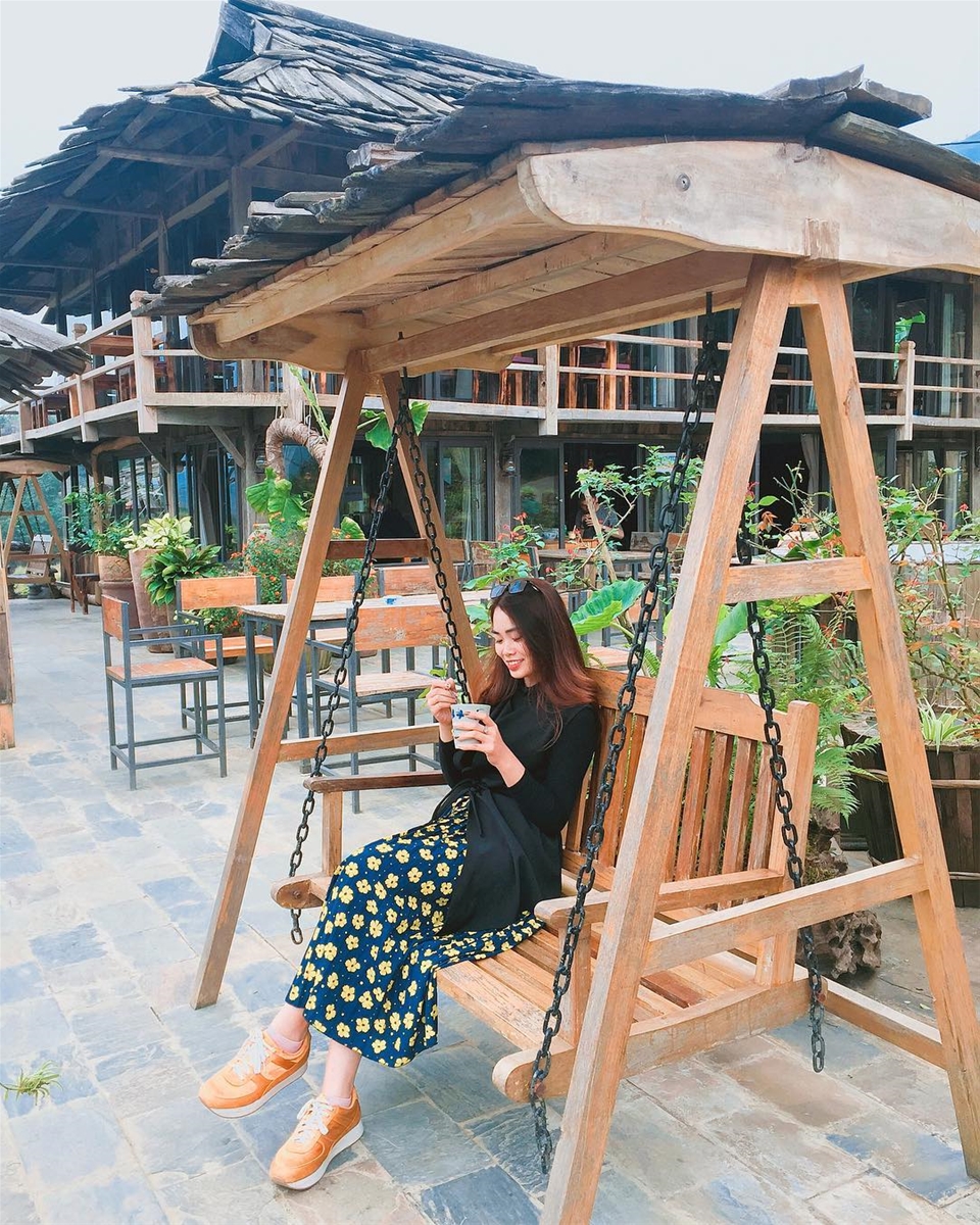 Lá Dao không chỉ là quán cà phê, mà còn là một homestay có 4 bulgalow kiêm spa nữa nhé. phương minh hiền on Instagram 