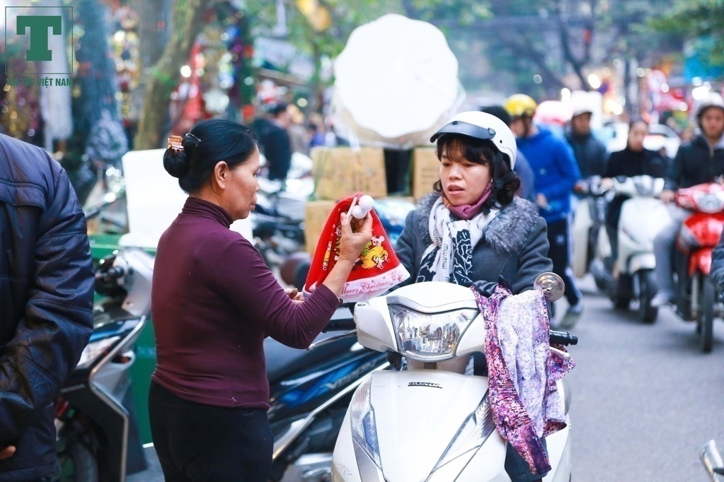 ...người Việt Nam đều háo hức chuẩn bị cho dịp lễ Giáng sinh sắp tới.