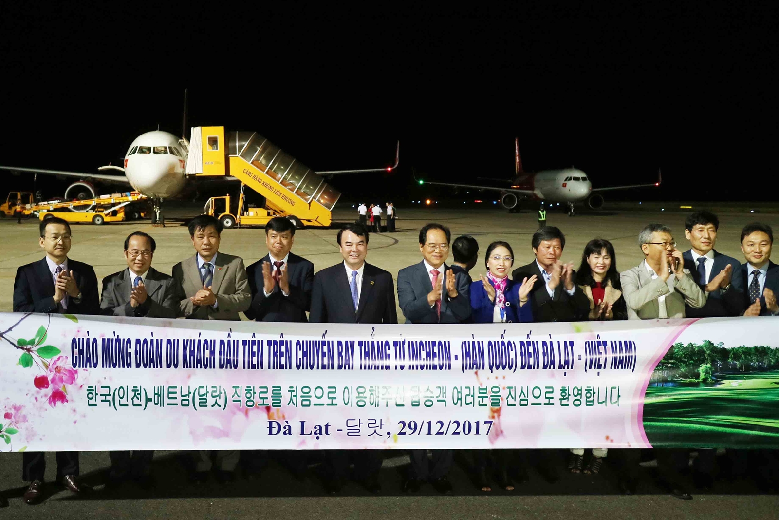 Những vị khách đầu tiên trên chuyến bay thẳng Hàn Quốc - Đà Lạt 