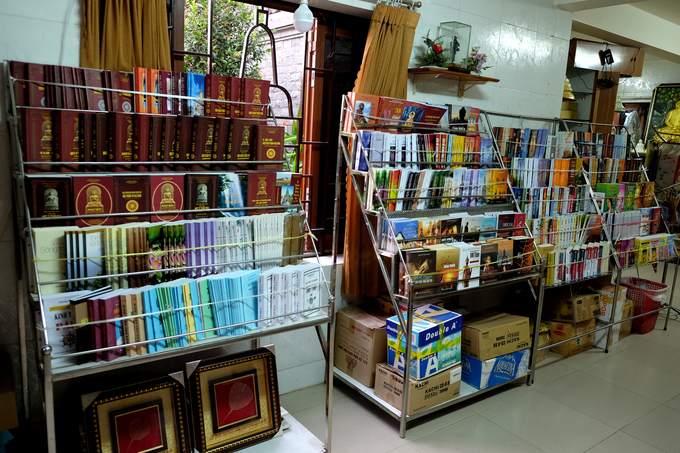 Phòng phát hành các ấn phẩm Phật giáo rộng rãi.