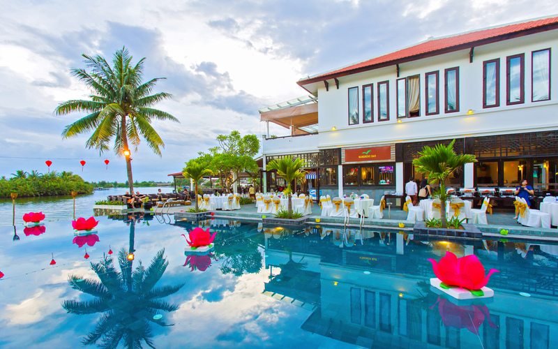 Resort Hội An có bể bơi vô cực hướng sông giá chỉ từ 798k/người - ChuduInfo
