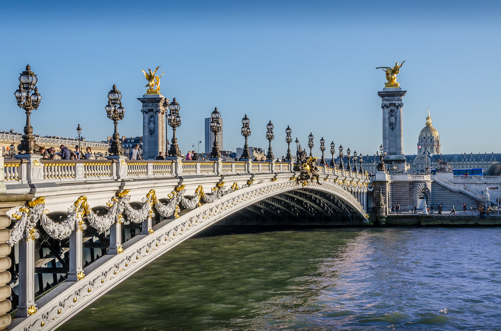 Cầu Alexandre III - cây cầu đẹp nhất Paris - ChuduInfo