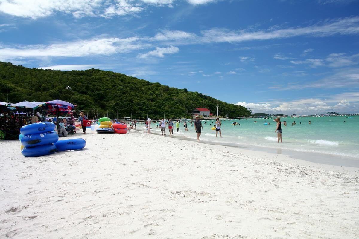 Тайланд в мае отзывы. Пляж Паттайя Тайланд. Утапао Тайланд пляжи. Пляж Паттайя Бич. Пляж тавен Паттайя.