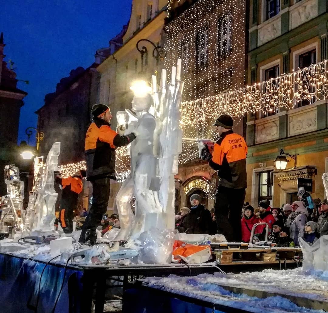  The International Ice Sculpture Festival takes place at Christmas 