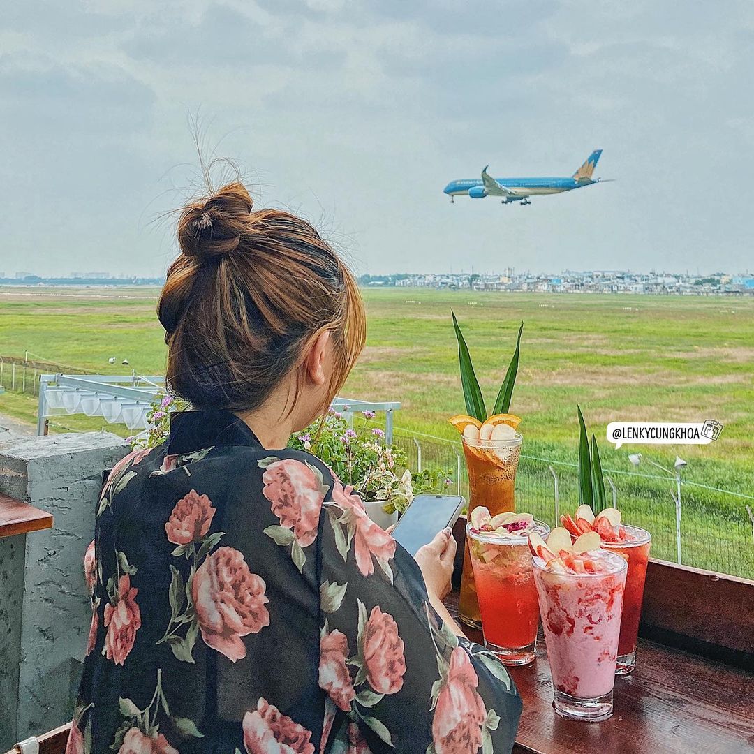 quán cà phê ngắm máy bay ở Sài Gòn 5
