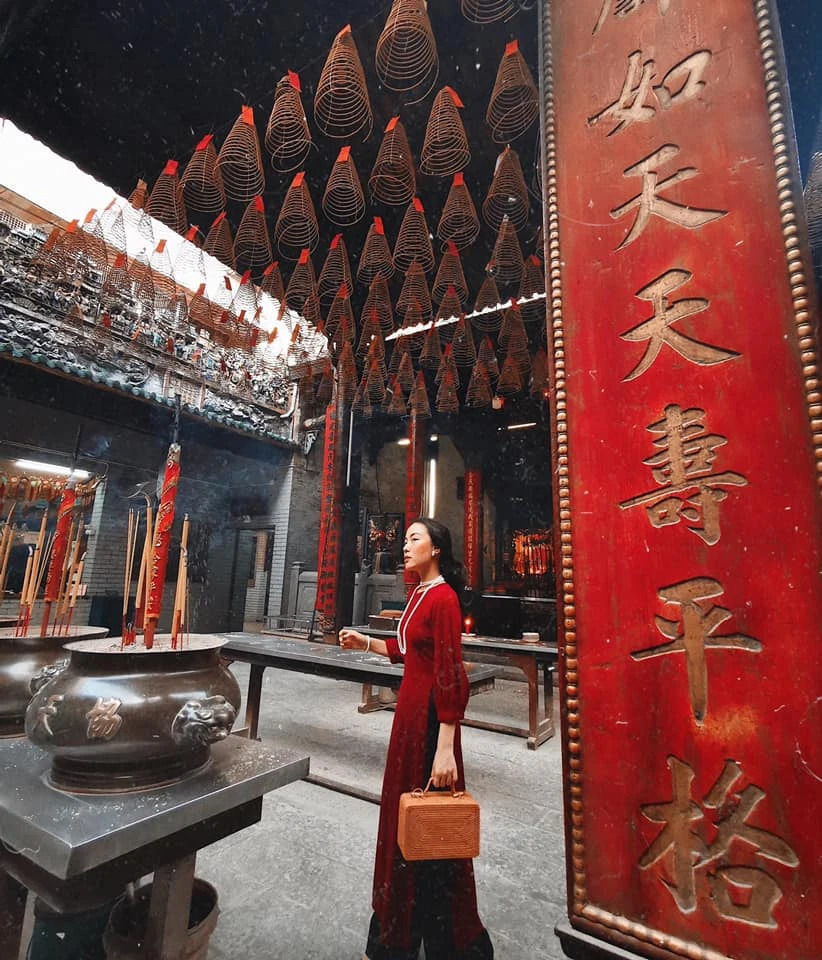10000 bức tượng độc đáo của ngôi chùa sở hữu máy xin xăm tự động